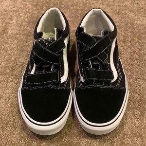 VANS Mens black & white sz 10 in gently used condition. ( see pics)